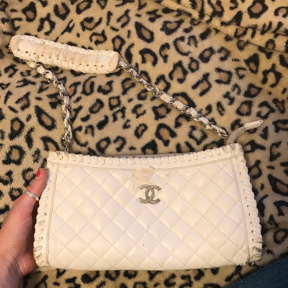 Vintage Chanel wallet on chain